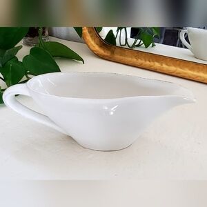 Crate&Barrel Marin White Gravy Sauce Boat, Burgundy Shaded Edges, Ceramic, EUC
